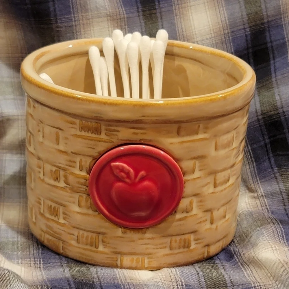 Bath & Body Works Ceramic Canister Basket weave with Apple T48